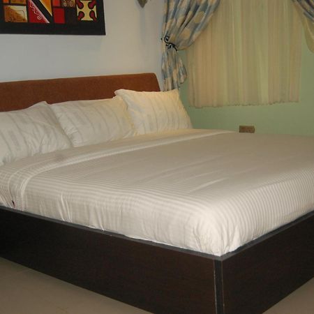 Ben Auto Hotel Lagos Exterior photo