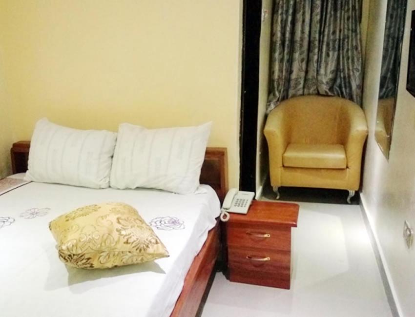 Ben Auto Hotel Lagos Exterior photo