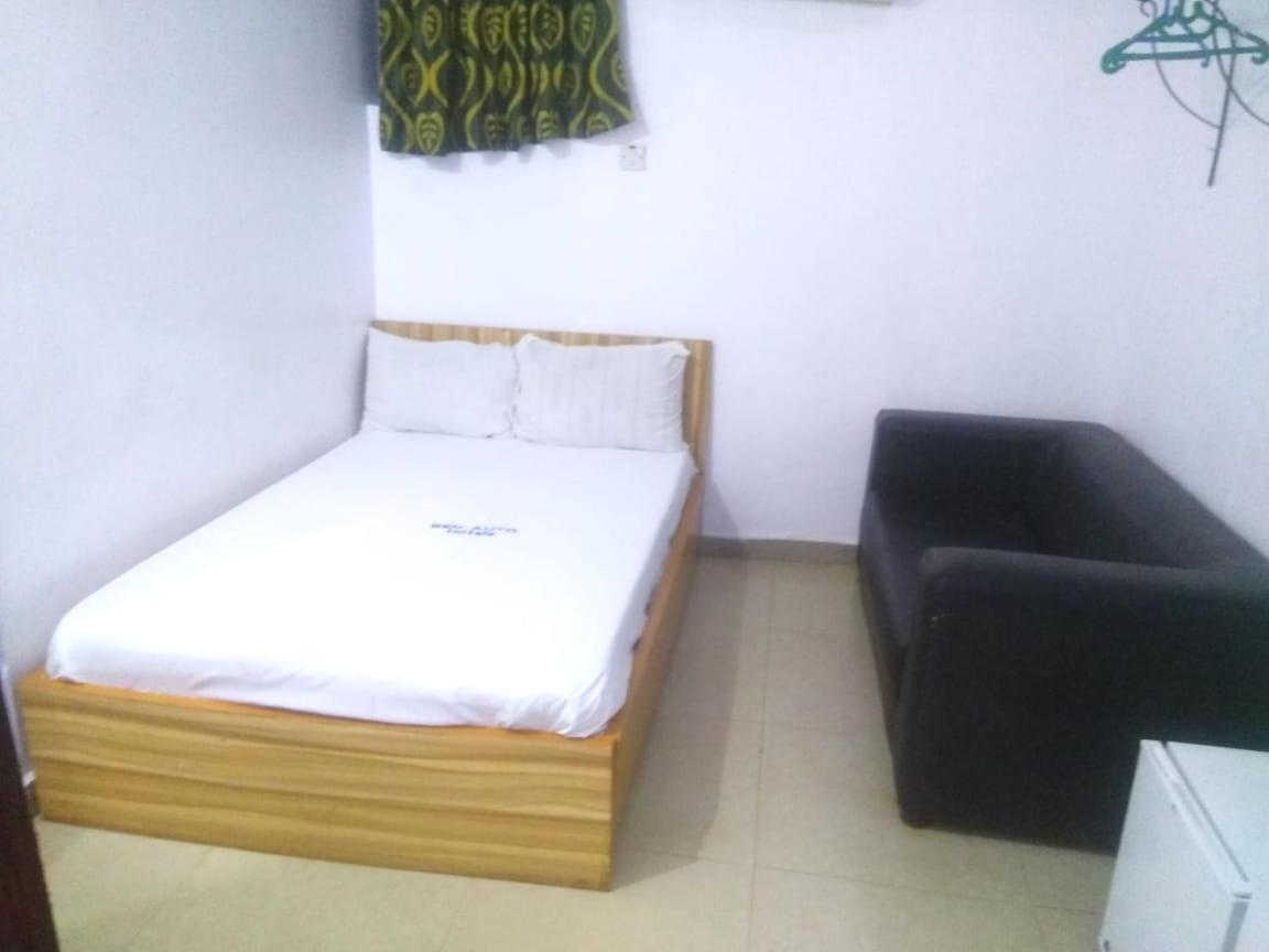Ben Auto Hotel Lagos Exterior photo