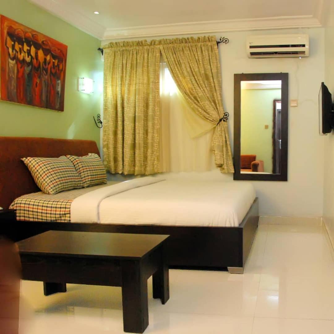 Ben Auto Hotel Lagos Exterior photo