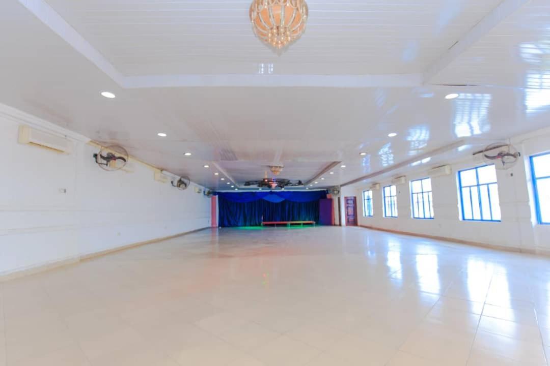 Ben Auto Hotel Lagos Exterior photo