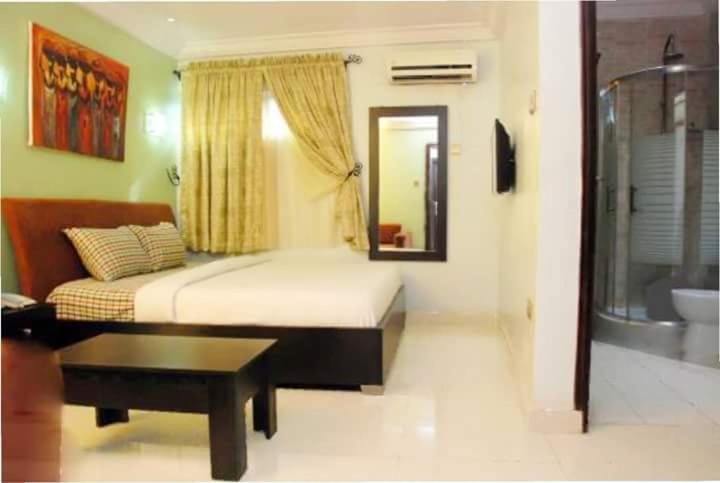 Ben Auto Hotel Lagos Exterior photo