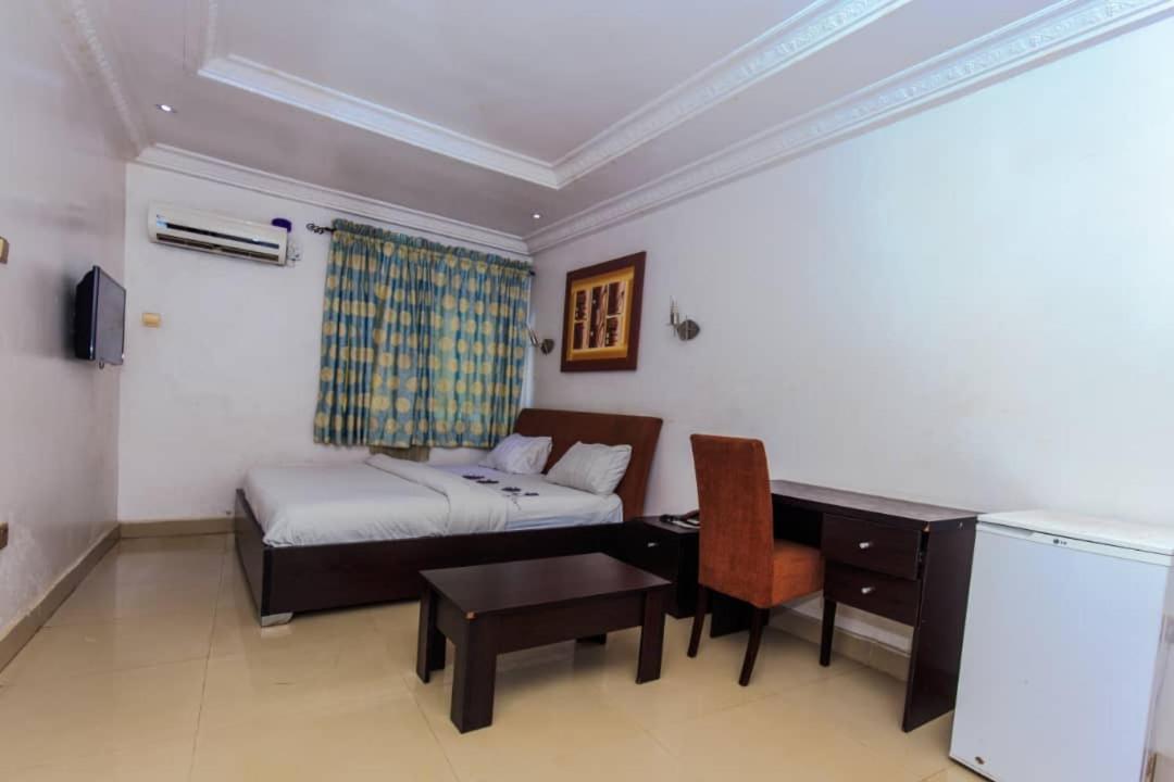 Ben Auto Hotel Lagos Exterior photo