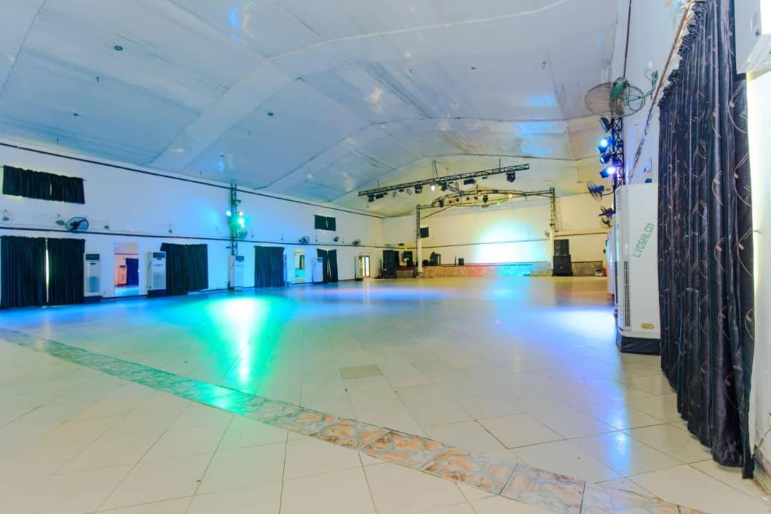 Ben Auto Hotel Lagos Exterior photo