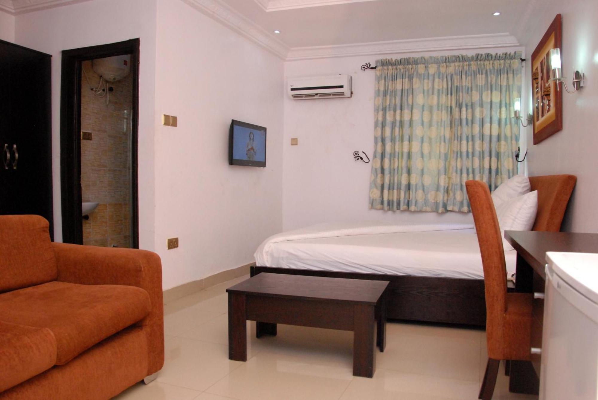 Ben Auto Hotel Lagos Exterior photo