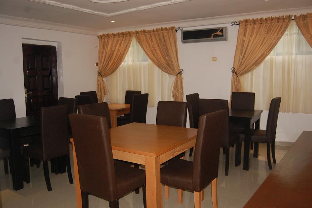 Ben Auto Hotel Lagos Exterior photo
