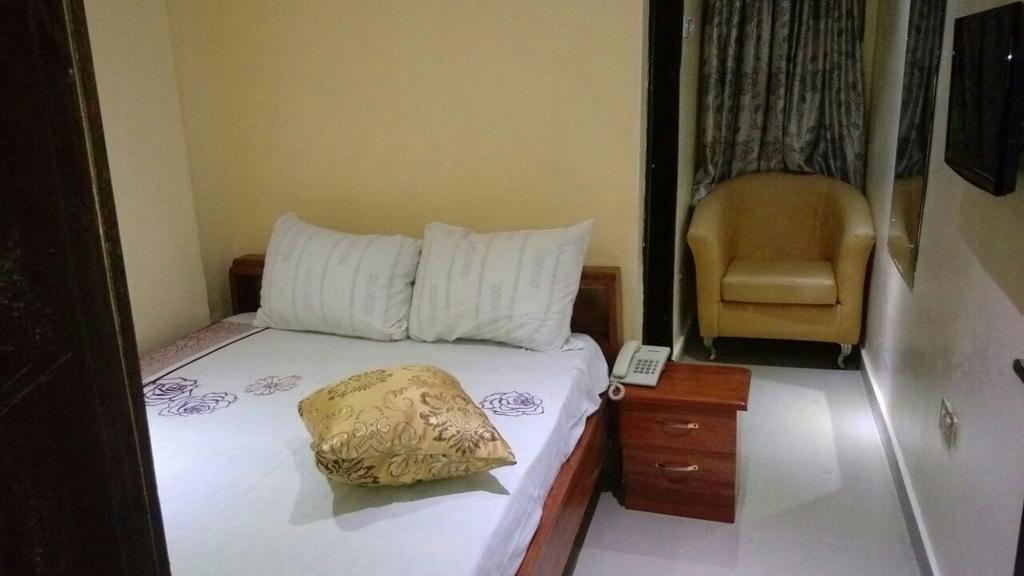 Ben Auto Hotel Lagos Exterior photo
