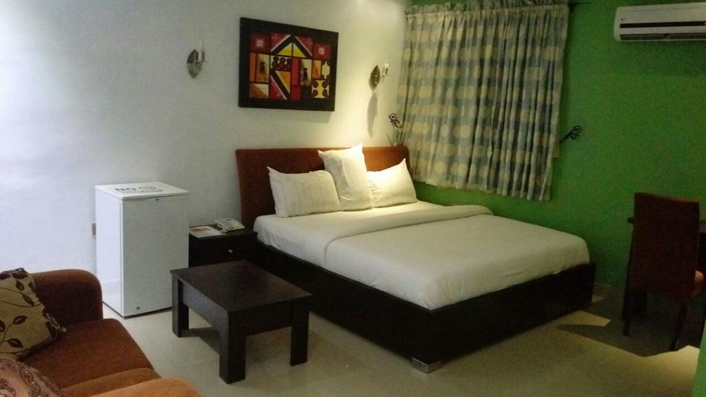 Ben Auto Hotel Lagos Exterior photo