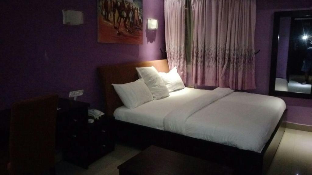 Ben Auto Hotel Lagos Exterior photo