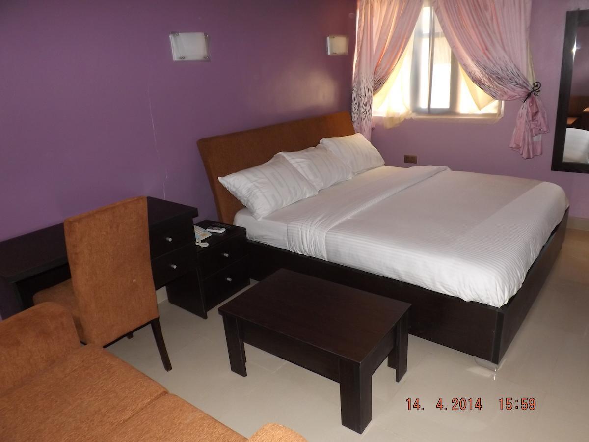 Ben Auto Hotel Lagos Room photo