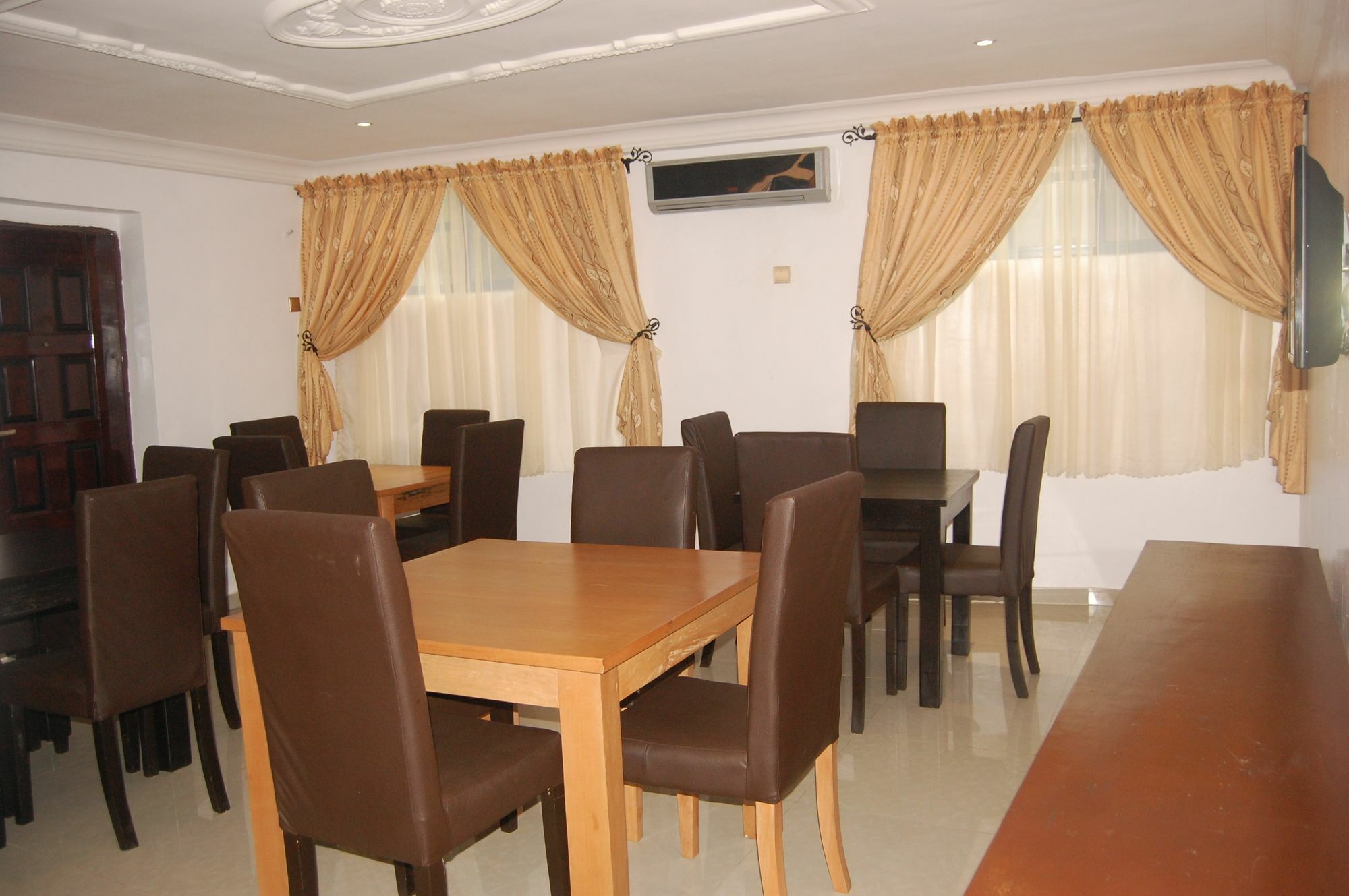 Ben Auto Hotel Lagos Exterior photo