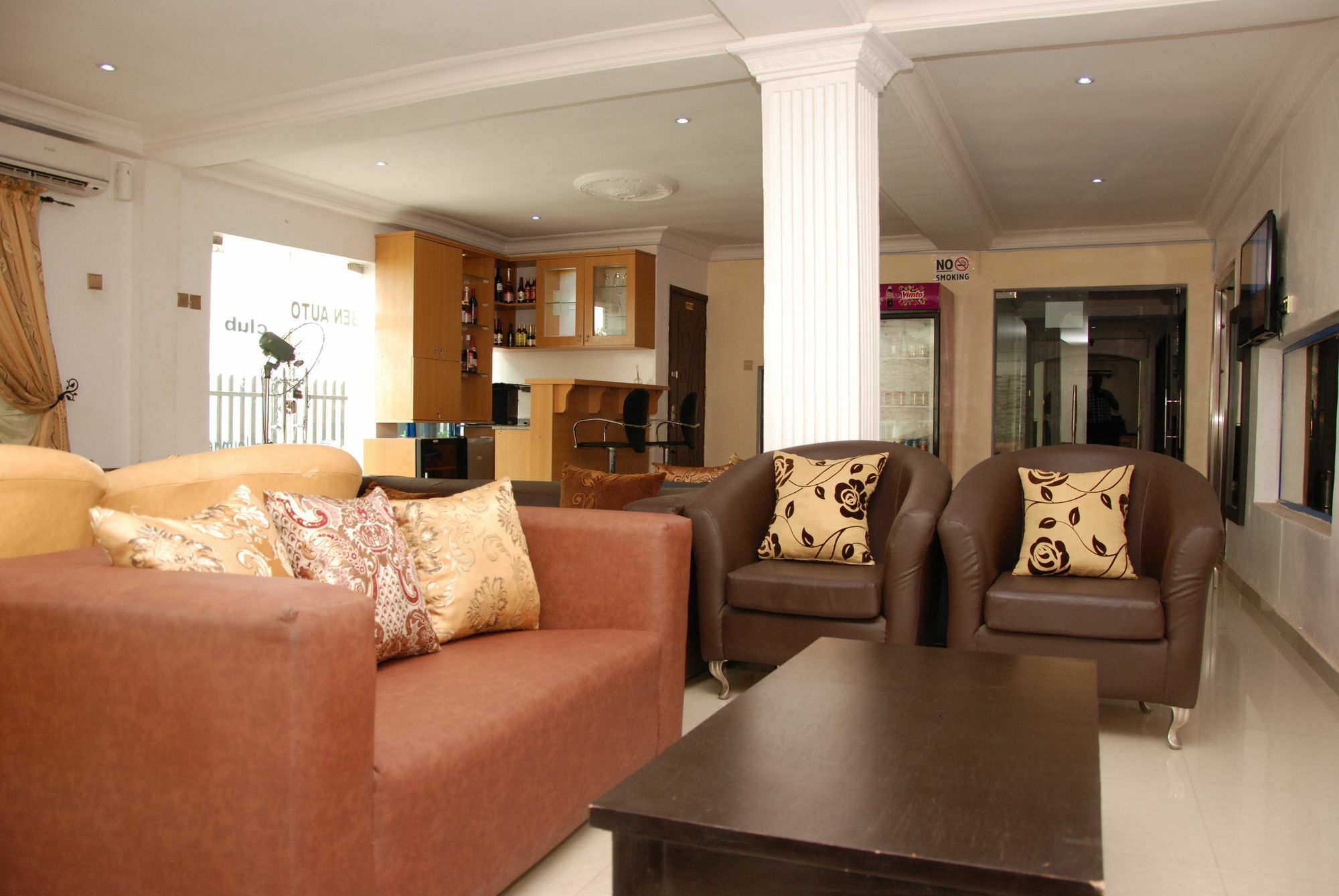 Ben Auto Hotel Lagos Exterior photo